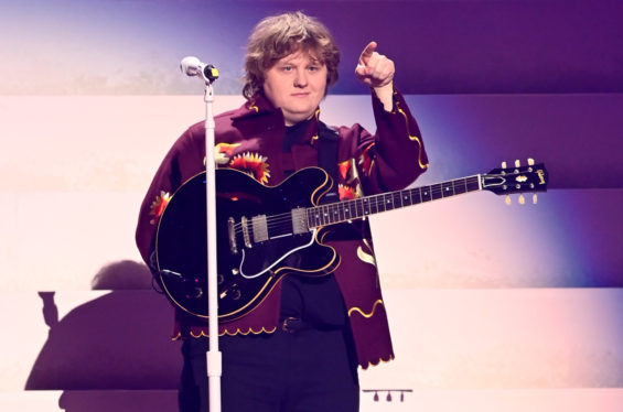 2023 Brit Awards Host Apologizes for Introducing Lewis Capaldi as ‘Sam Capaldi’