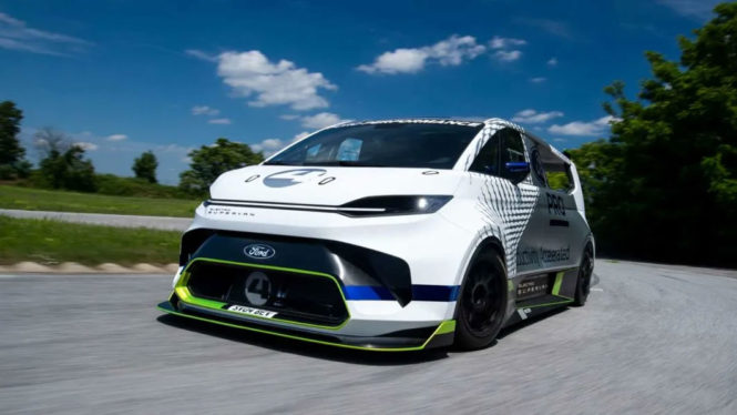 Ford’s electric Supervan 4 headed up Pikes Peak