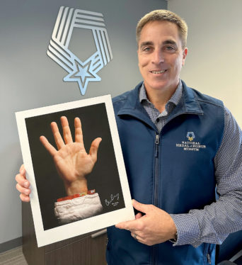 Former astronaut Chris Cassidy raises hand for My Hand My Cause photo