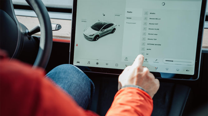 How to reset the screen on your Tesla