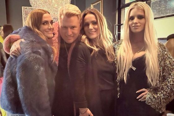 Jessica Simpson Shares Rare Family Photo With Ashlee Simpson & Parents: ‘Together Forevermore’