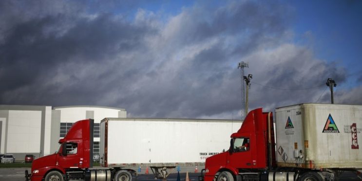 Republican senators seek to reverse EPA’s heavy-duty truck emissions rule