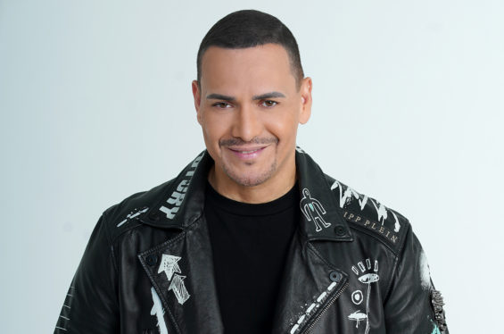 Victor Manuelle Honored With Lifetime Achievement Award at 2023 Premio Lo Nuestro