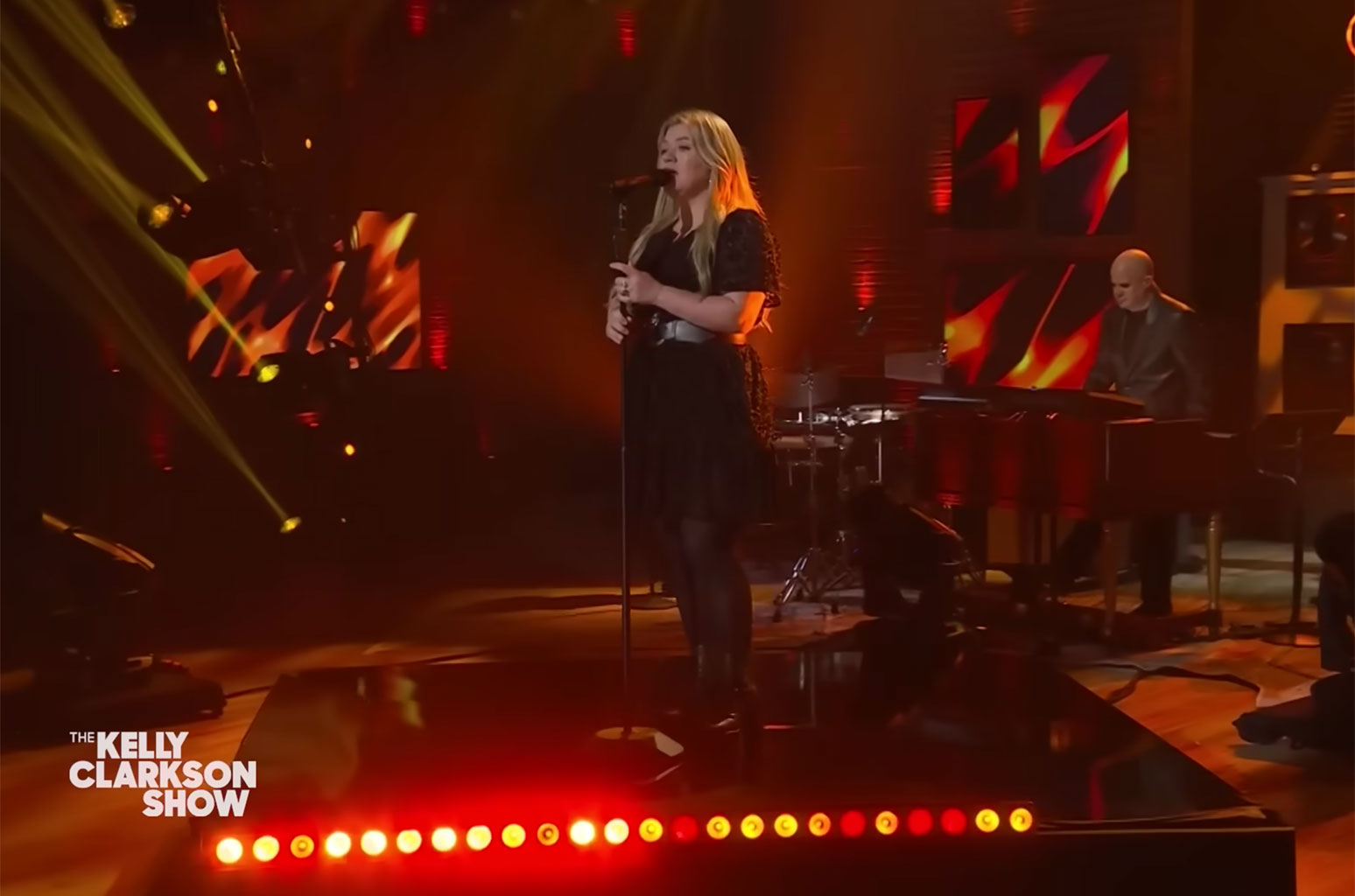 Watch Kelly Clarkson ‘Set Fire to the Rain’ on Luminous Adele Cover