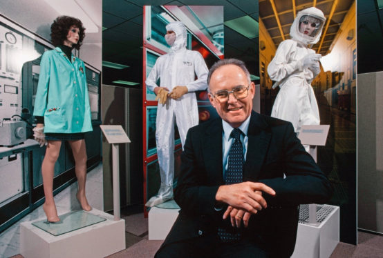 Gordon E. Moore, Intel Co-Founder Behind Moore’s Law, Dies at 94