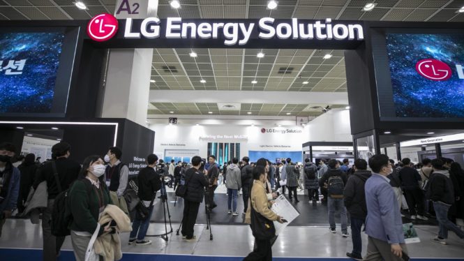 LG Will Spend $5.5 Billion on a Battery Factory in Arizona