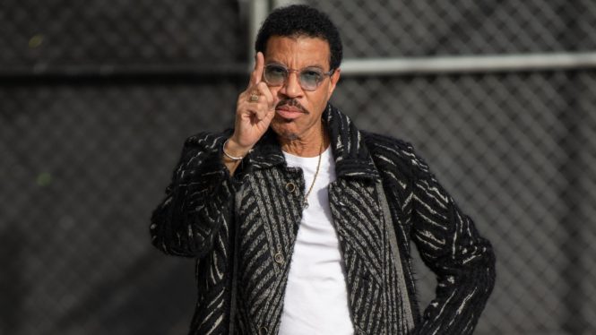 Lionel Richie Jokes His Stamina Has Gone From ‘All Night Long’ to a ‘Fierce 15 Minutes’