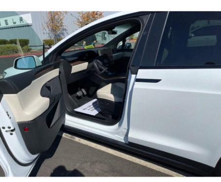 NHTSA probes 50,000 Tesla Model X vehicles over front seat belt detachment