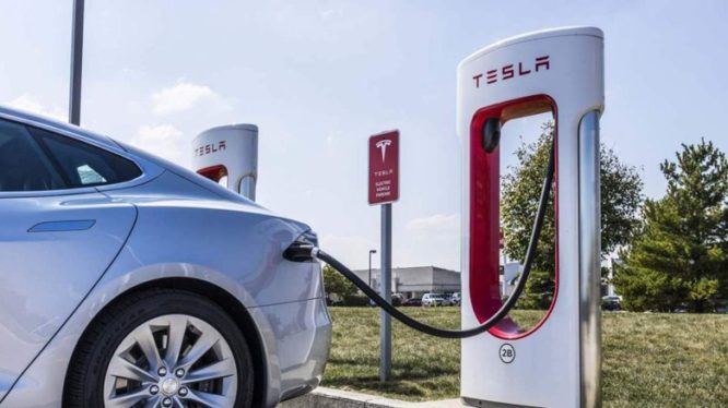 Non-Tesla EVs can now use some Superchargers … it may not go well