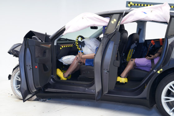 Only four midsize SUVs score good rating in IIHS rear-seat safety tests