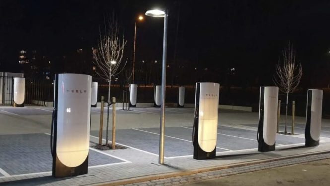 Tesla’s towering V4 Superchargers break cover in Holland
