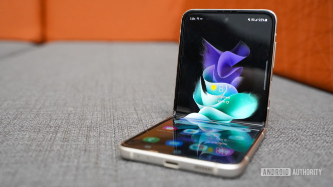 The Samsung Galaxy Z Flip 3 is still a great buy at $400 off