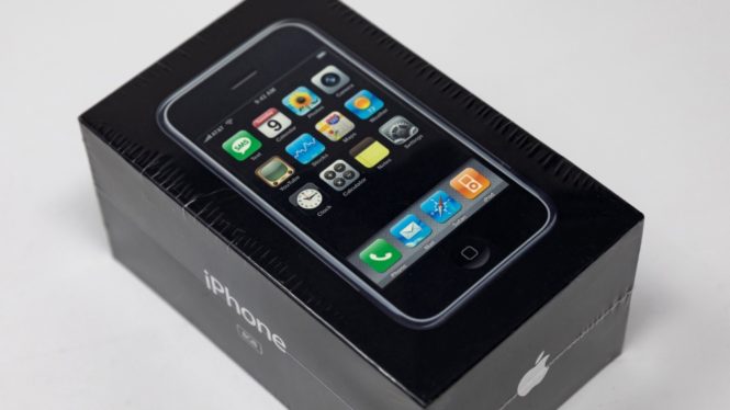 This rare iPhone just sold for more than a new car