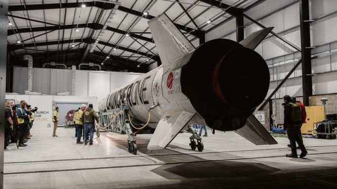 Virgin Orbit pauses all operations