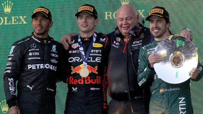 Max Verstappen wins F1 Australian Grand Prix in wild finish over Lewis Hamilton