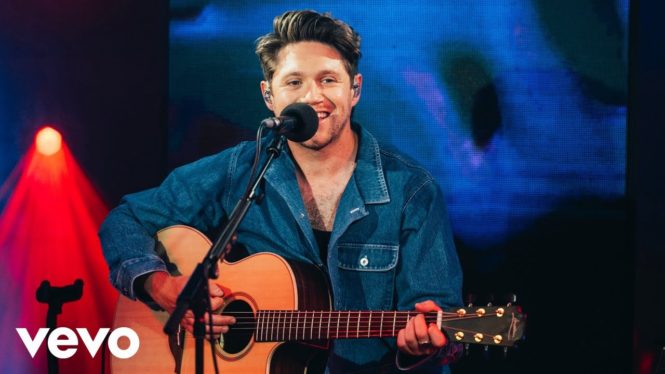 Niall Horan’s Soothing Rendition of Lizzy McAlpine’s ‘Ceilings’ Will Ease All Your Troubles