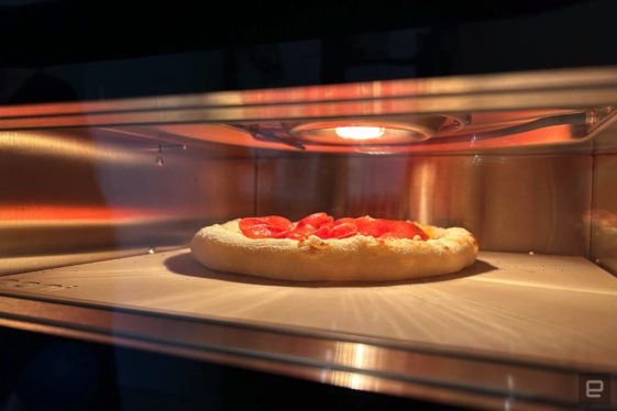 Ooni Volt 12 review: Taking the pizza party indoors