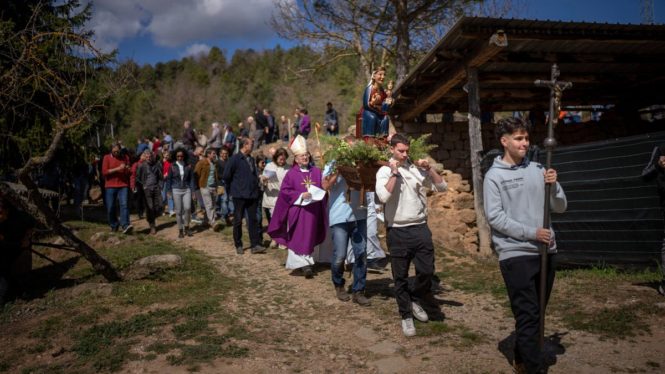 Photos: Spain Turns to Mass Prayer, Fish Relocations Amid Extreme Drought