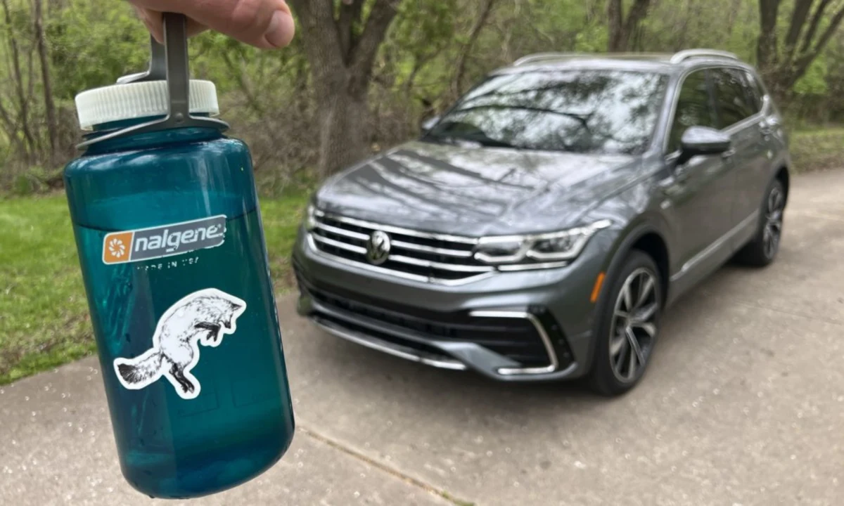 2023 Volkswagen Tiguan Cupholder Mega Test: Will the Nalgene bottle fit?