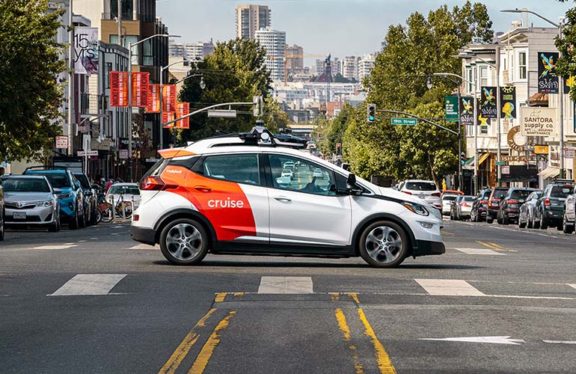 Cruise, Waymo near approval to charge for 24/7 robotaxis in San Francisco