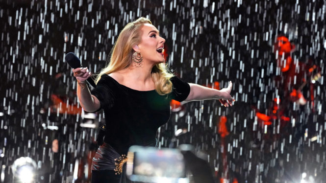 Adele Asks Las Vegas Crowd About Boarding Titanic Submersible & Flying to Space