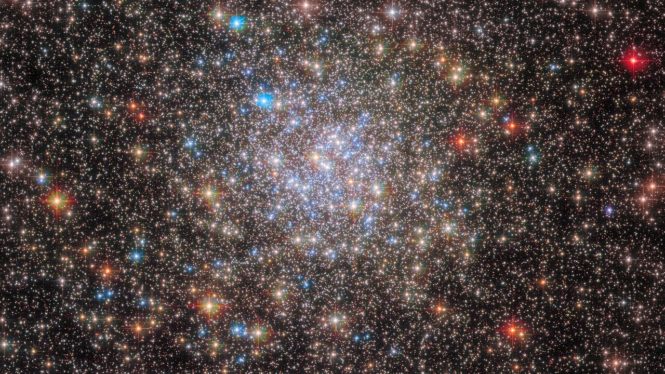 Hubble Space Telescope captures chaotic globular cluster near Milky Way’s core