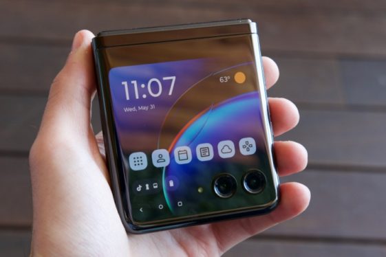 I used the new Razr Plus — and it may be the flip phone of my dreams