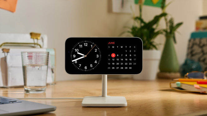 iOS 17’s standby view lets your iPhone double as a deskside clock