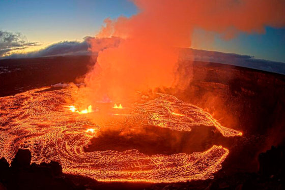 Kilauea Volcano Erupts With ‘Incandescent’ Glow in Hawaii