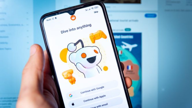 Reddit removes mods as subreddits continue protesting unpopular API changes