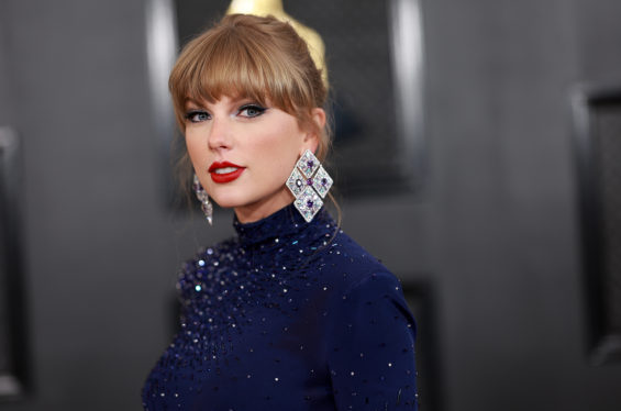 Taylor Swift & Fans React to Grammy Win for ‘All Too Well‘ Music Video: ‘I’m Blown Away’