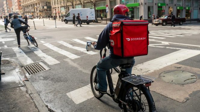 Uber, DoorDash, and Other Delivery Apps Will Now Have to Pay Workers a Minimum Wage in NYC
