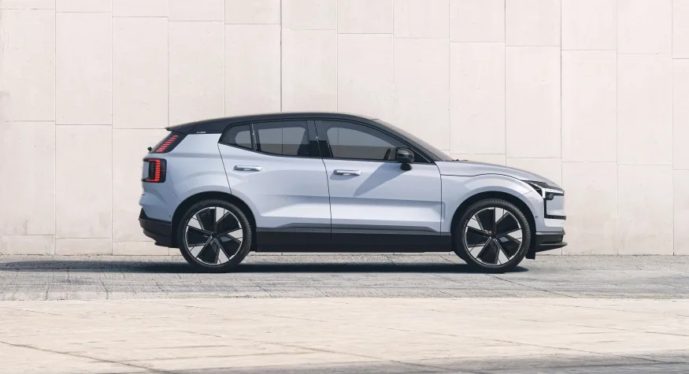 Volvo reveals the small, simple and inexpensive EX30 electric SUV