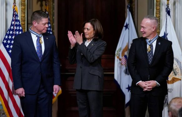 VP Awards Former NASA Astronauts Congressional Space Medal of Honor