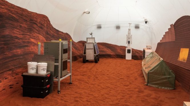 Watch 4 volunteers enter a simulated Mars habitat for a very long stay