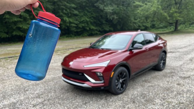 2024 Buick Envista Cupholder Mega Test: Will the Nalgene bottle fit?