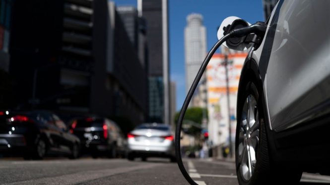 Charging your EV is about to get easier, as carmakers team up to build 30,000 chargers