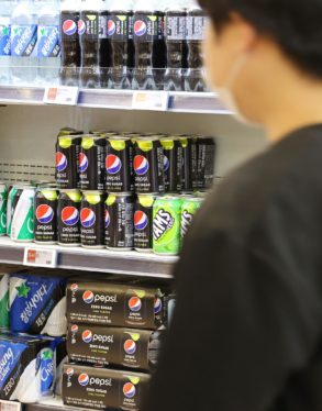 Despite Aspartame Warning, Beverage Companies Likely to Stick With It