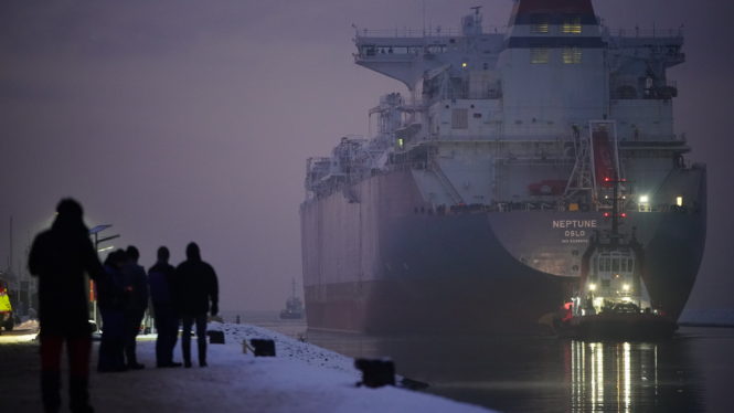 Nations Aim to Zero Out Shipping Emissions by Midcentury