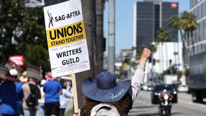 SAG-AFTRA Contract Expires; Negotiating Committee Recommends a Strike