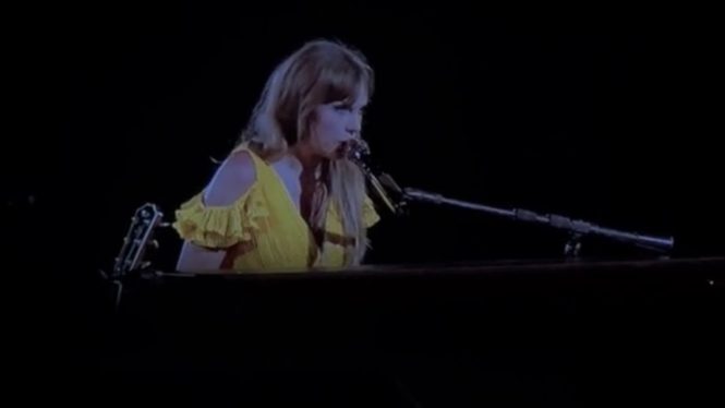Taylor Swift Delivers Live Debut of ‘Right Where You Left Me’ With Aaron Dessner at Santa Clara Concert