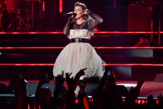 Kelly Clarkson Duets With Daughter, Dances With Son at Las Vegas Residency Show