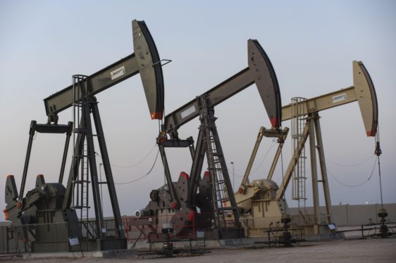 Oil battles interest rates, demand uncertainty