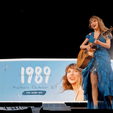 Taylor Swift Announces ‘1989 (Taylor’s Version),’ 60 Injured at Travis Scott Show & More | Billboard News