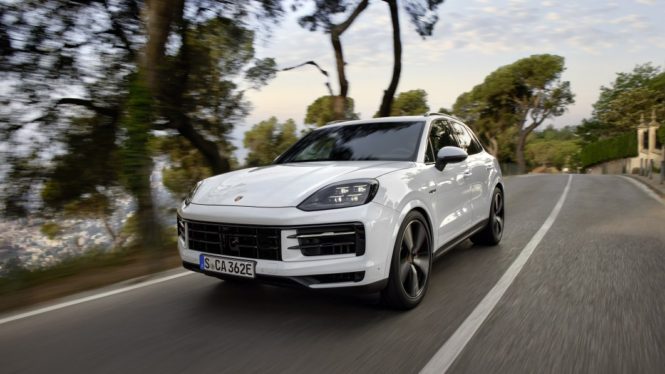 2024 Porsche Cayenne S E-Hybrid debuts as the middle-rung PHEV variant