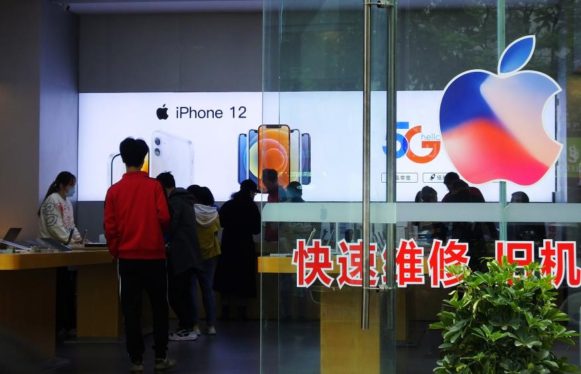 China reportedly bars some government officials from using iPhones