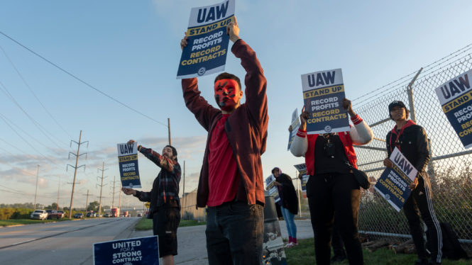 U.A.W. Starts Strike Small, but Repercussions Could Prove Far-Reaching