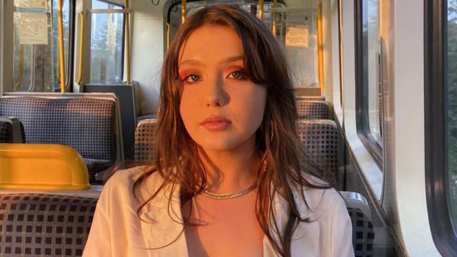 U.K. Singer-Songwriter Faye Fantarrow Dies at 21 of Rare Brain Tumor