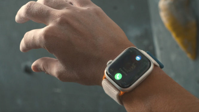 With double tap, you can interact with your Apple Watch when your other hand is busy