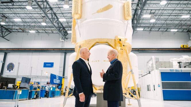 Blue Origin Reveals Full-Scale Model of Future Lunar Cargo Lander